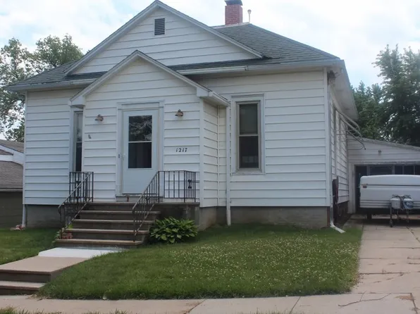 1217 16th St, Auburn, NE 68305