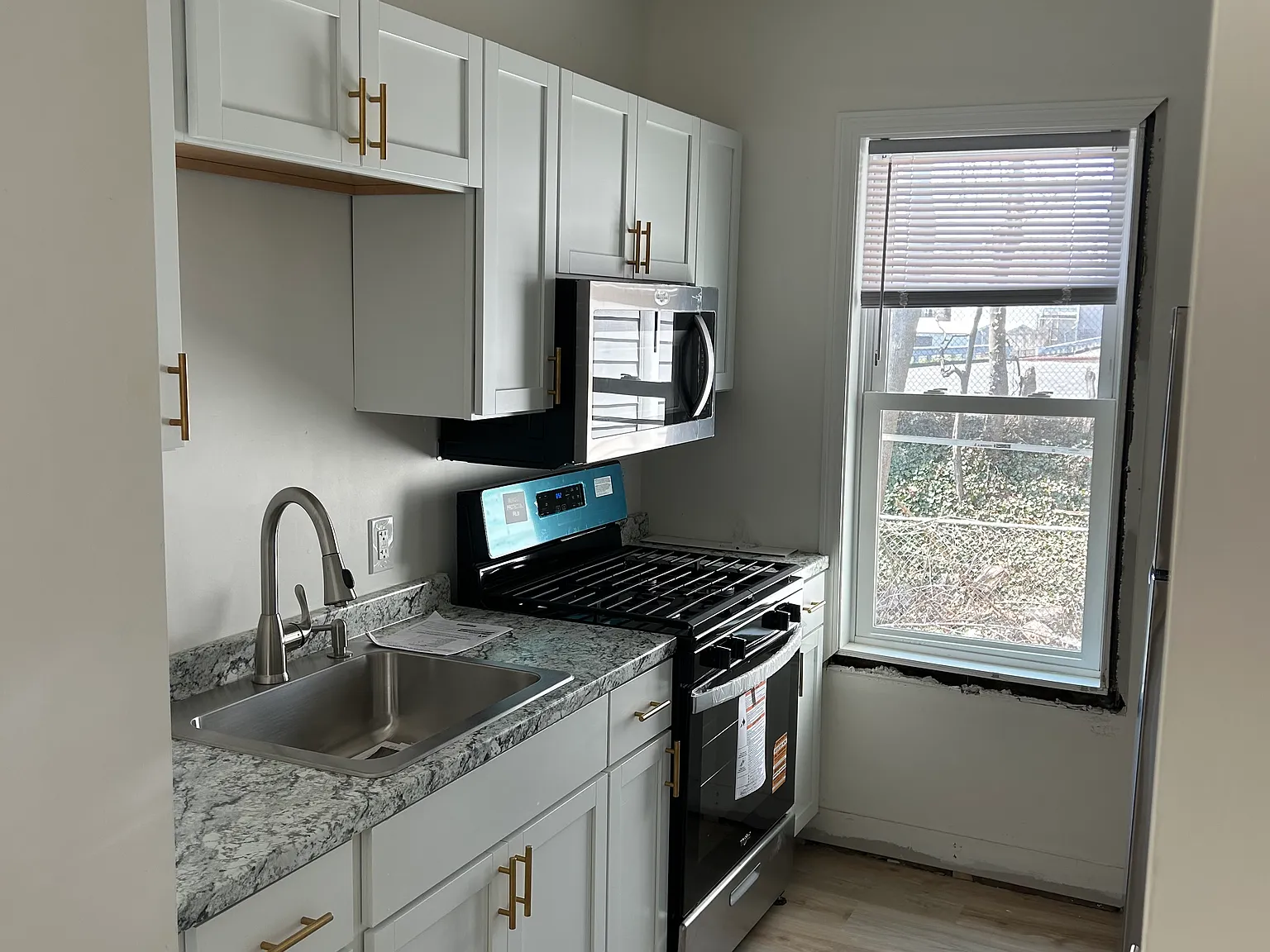 2 bed, 800 sqft, $1,800 — Photo 2