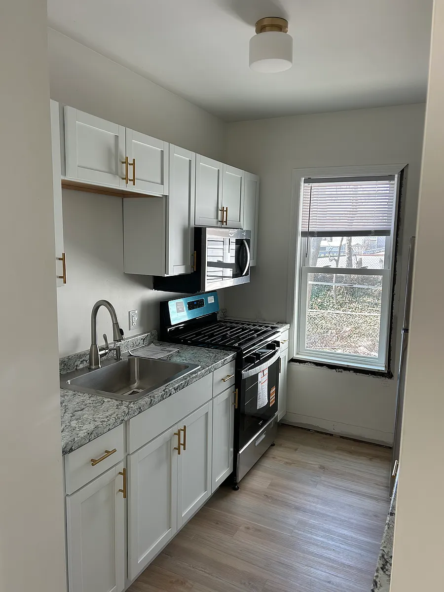 Building Photo - 160 Robeson St #1