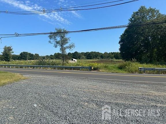 3rd image of 1 Wyckoff Mills Rd