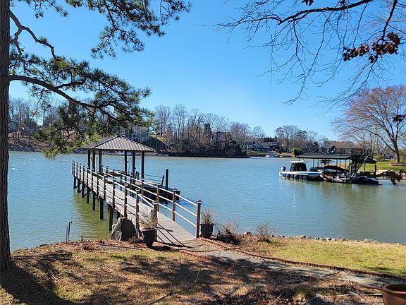 5th image of 111 Golden Pond Ln