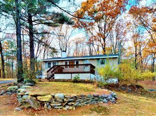 129 Gumtree Ln, Dingmans Ferry, PA 18328
