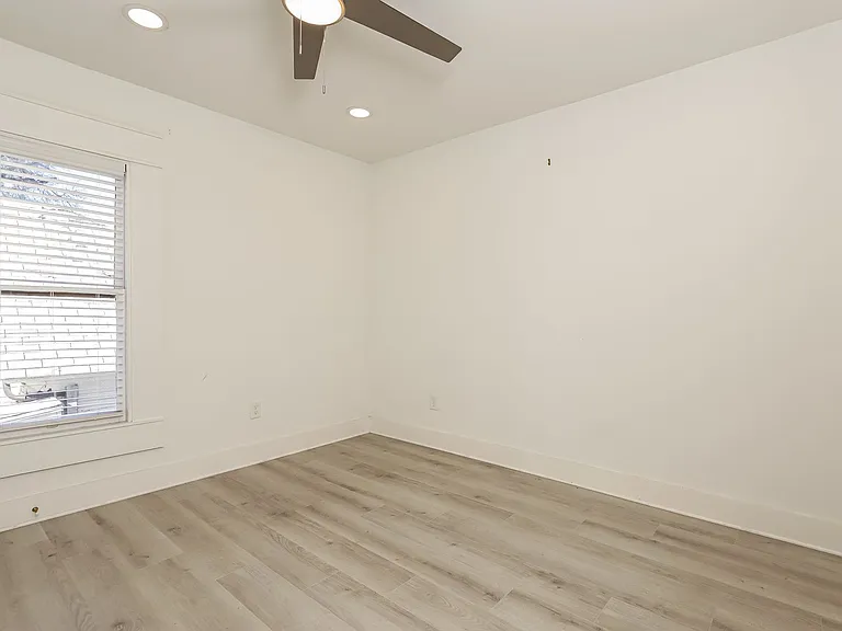 120 E Magnolia — Photo 12