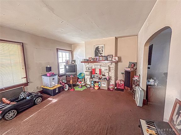 3rd image of 466-468 Allwen Drive