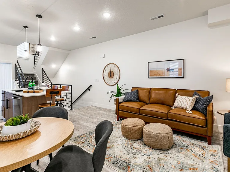 Central Heights Townhomes — Photo 18