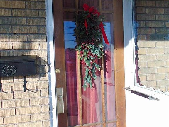 2nd image of 510 Grove St