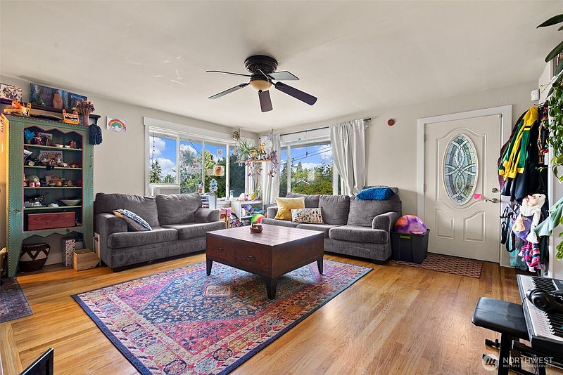 5th image of 1735 S Pearl Street