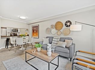 12050 15th Ave NE APT 302, Seattle, WA