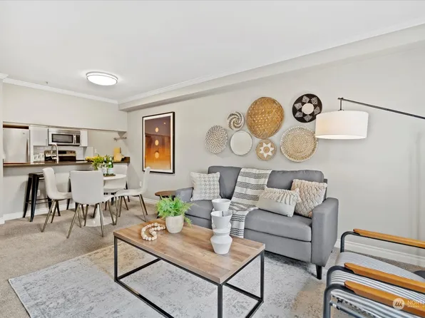 12050 15th Avenue NE #302, Seattle, WA 98125