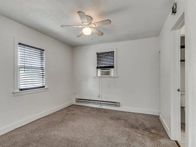 2111 N Linn Ave — Photo 24