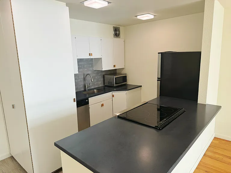 1050 N Corona St #101 — Photo 2