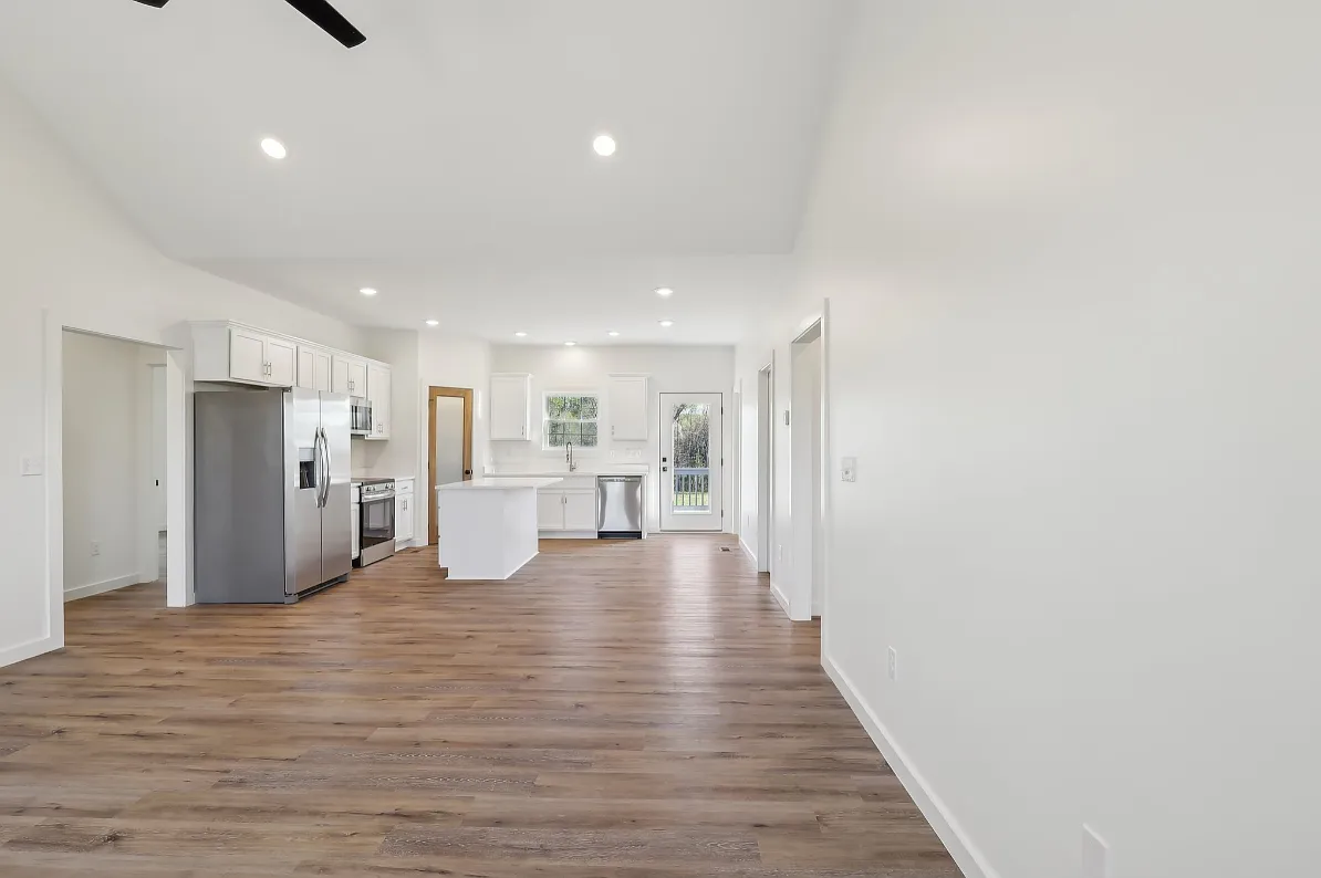 3 bed, 1452 sqft, $1,995 — Photo 3