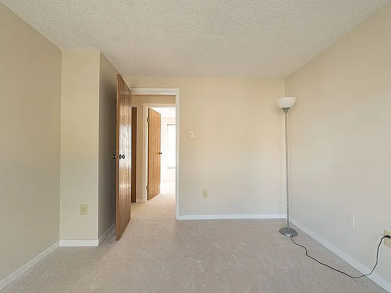 202 Lily Ct — Photo 9