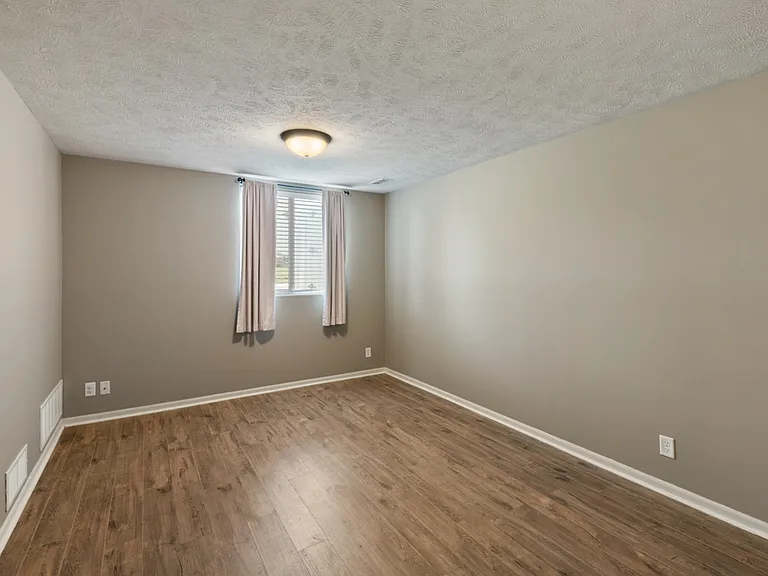 6107 S 190th Ter — Photo 37