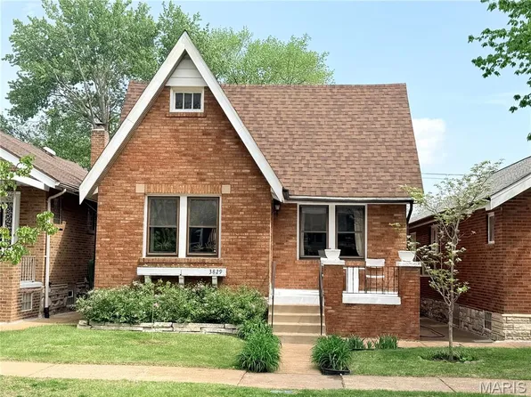 3829 Burgen Ave, Saint Louis, MO 63116