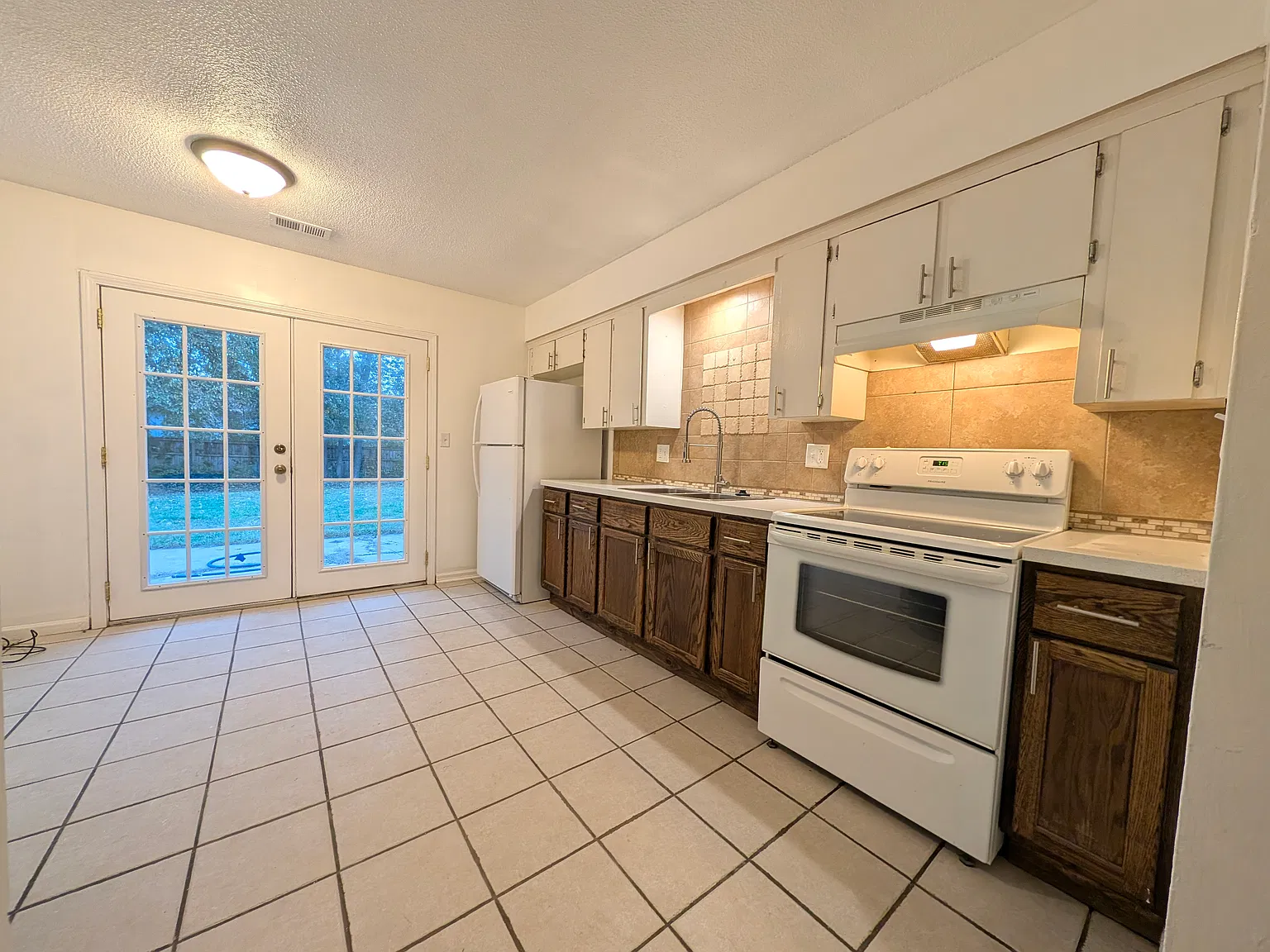 414 N Iowa St — Photo 2