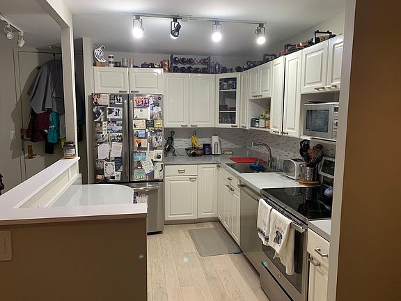 4th image of 2020 N Lincoln Park W APT 26J