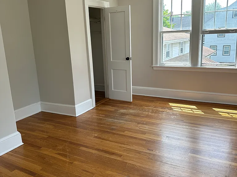 219 Jordan Ln — Photo 9