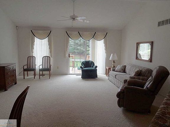 3rd image of 6029 Madeira Dr #112