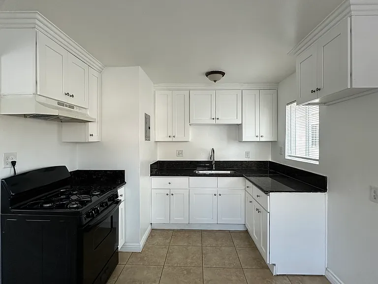 421 N Rose St #6F — Photo 3