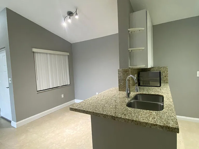 2820 N Oakland Forest Dr #307-1 — Photo 5