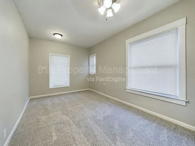 2323 Lister Ave — Photo 6