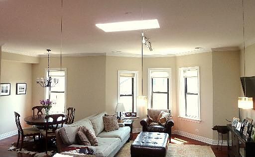 2nd image of 1252 W Diversey Pkwy