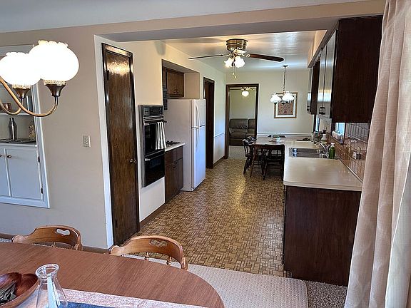 4th image of 8838 Falls Ln