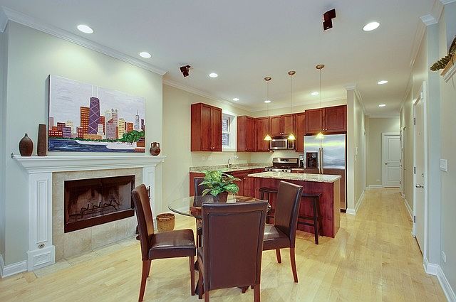 1st image of 928 N Wolcott Ave #2