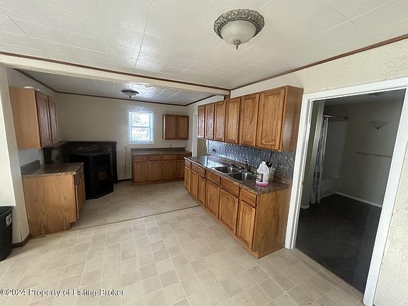 4th image of 107 3rd Ave NW