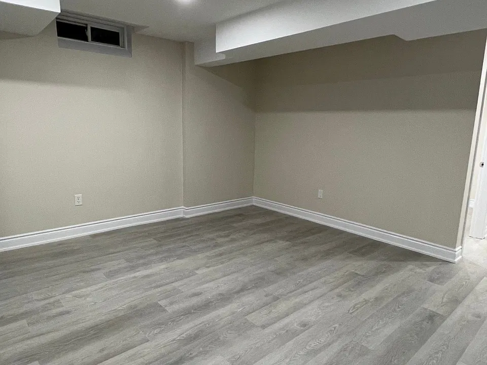 5699 Margarita Cres #BASEMENT