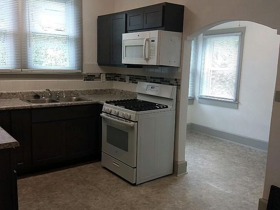 THE PICTURE DOES NOT DO THIS HOME JUSTICE! THE KITCHEN HAS A NOOK! YOU HAVE TO SEE IT TO BELIEVE IT.