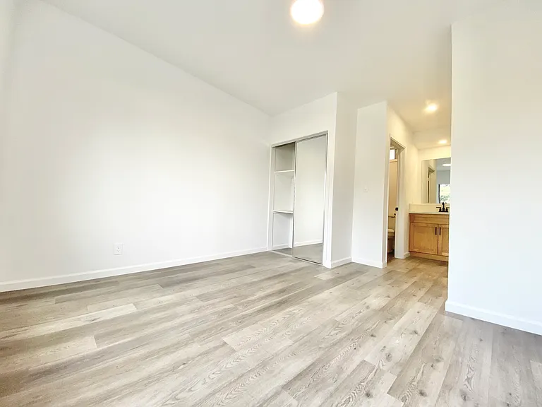 1240 S Bronson Ave #9 — Photo 8