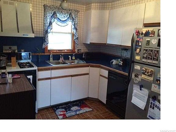 3rd image of 817 Saint Lawrence Ave