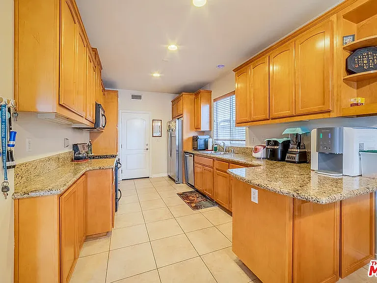 8332 Telegraph Rd — Photo 18