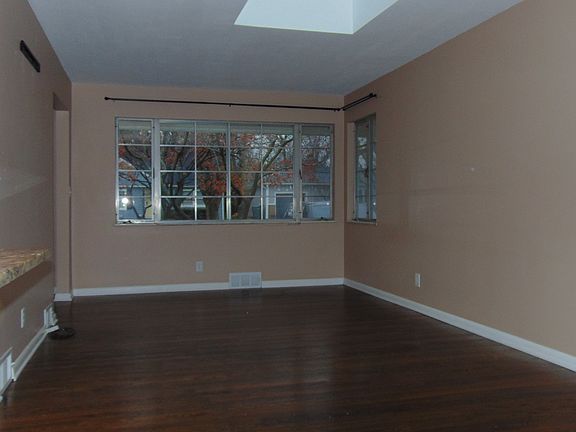 3rd image of 2826 Wellesley Rd