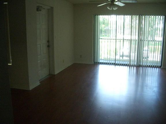 5th image of 1003 Green Pine Blvd APT E2