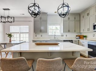 5713 Falkirk Ln, Matthews, NC 28104