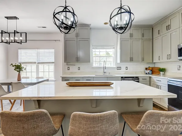 5713 Falkirk Ln, Matthews, NC 28104