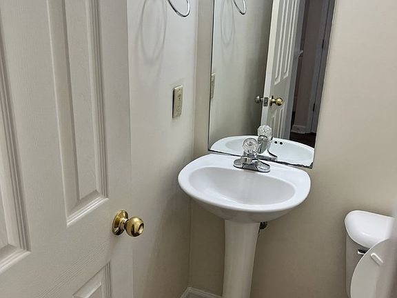 4th image of 645 Stonewall Dr