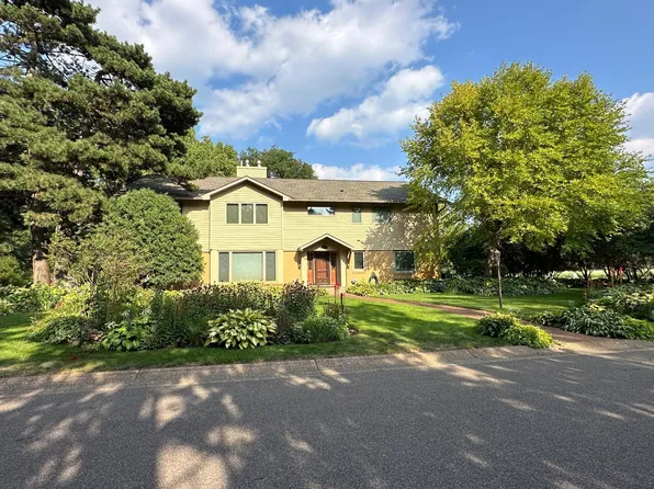 14 Mid Oaks Rd, Roseville, MN 55113