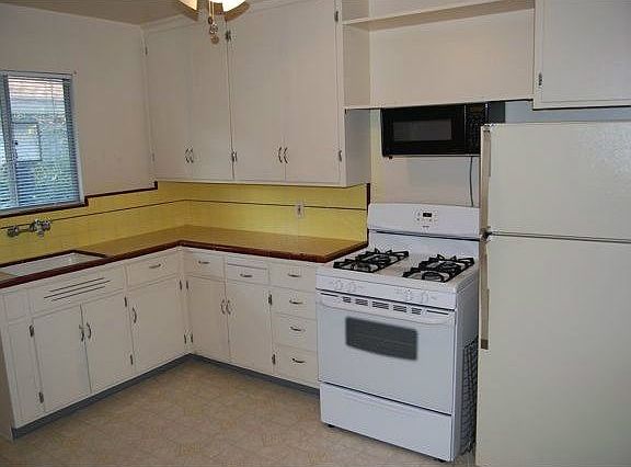 3rd image of 476 Roosevelt Ave