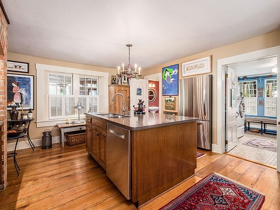 5th image of 236 W Elm St