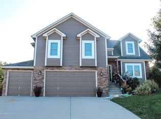 18107 Guinevere Ct, Smithville, MO 64089