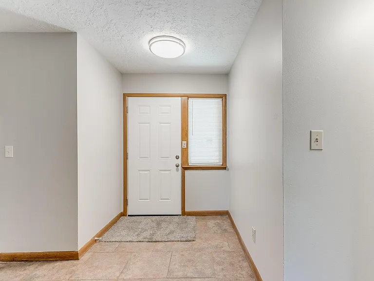 306 S Mercedes Dr — Photo 3