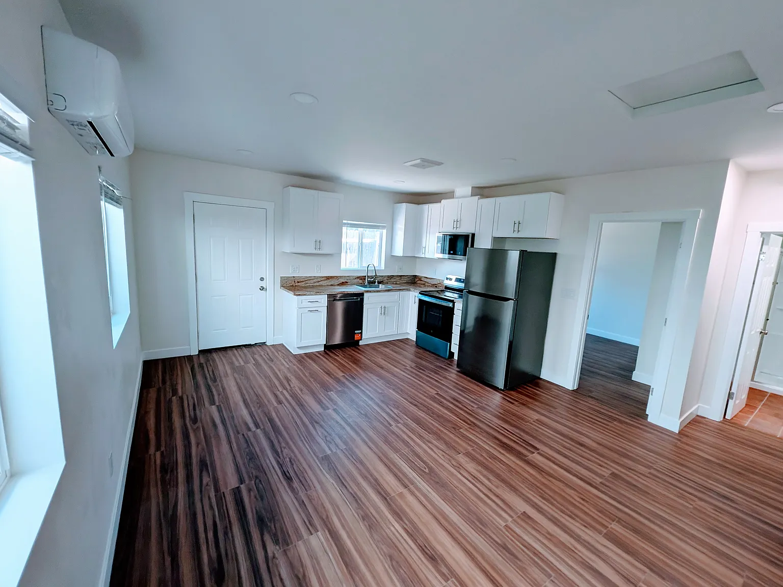 1 bed, 530 sqft, $2,600 — Photo 2