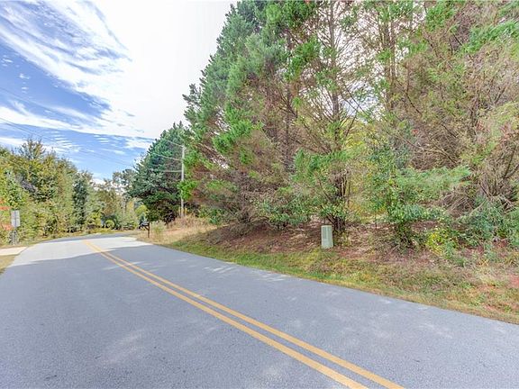 2nd image of 298 Rouse Rd #3