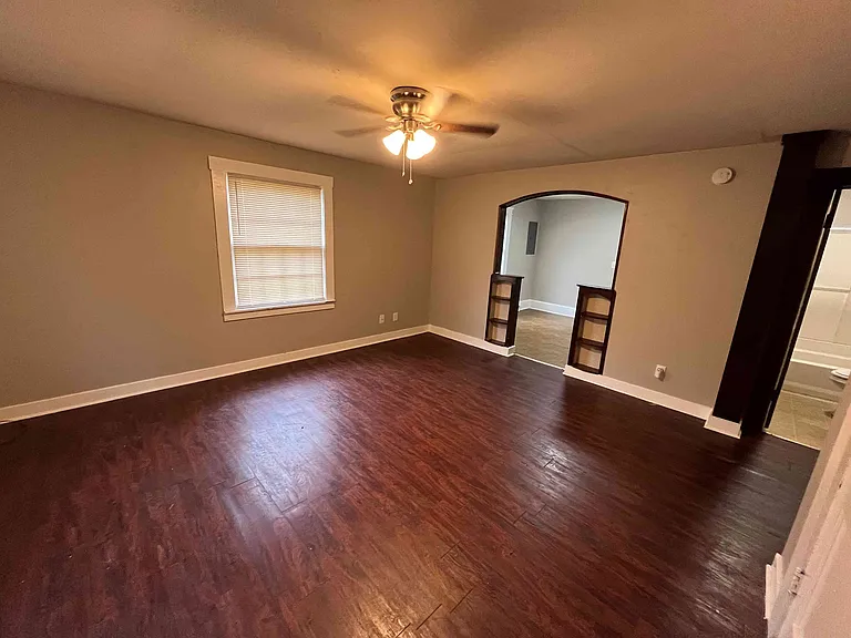 2121 State Ave SW — Photo 3