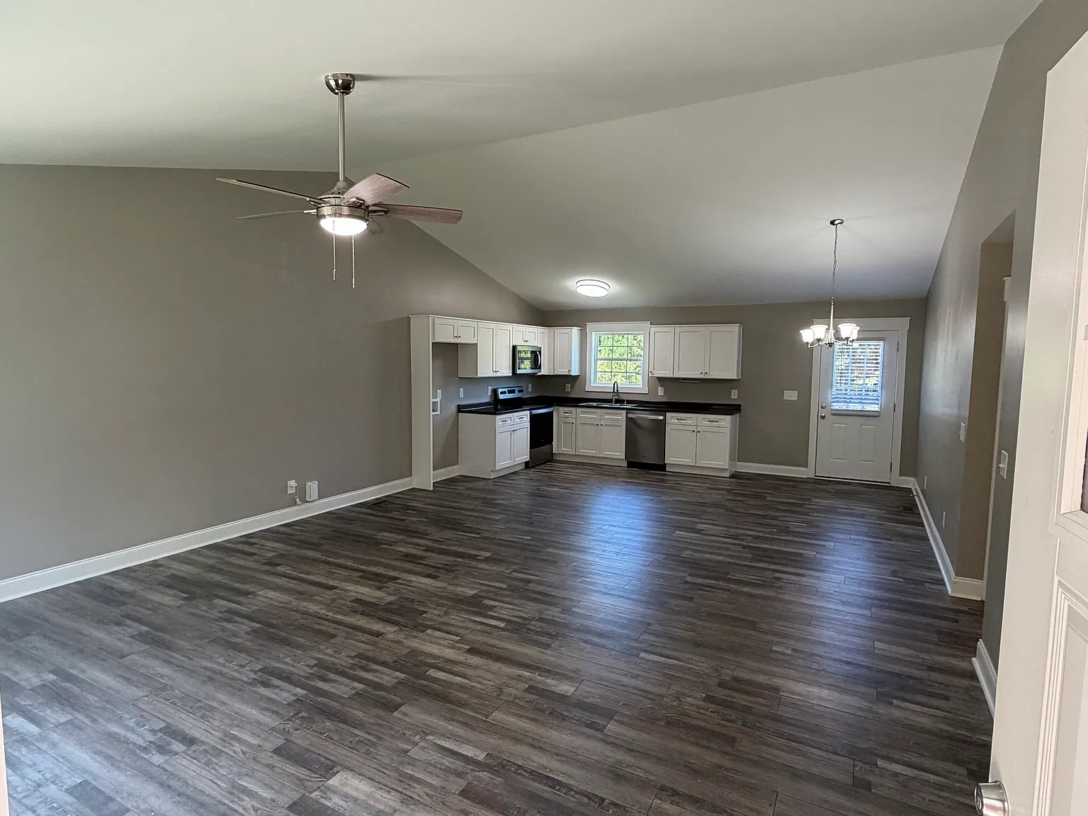 3 bed, 1500 sqft, $1,800 — Photo 3