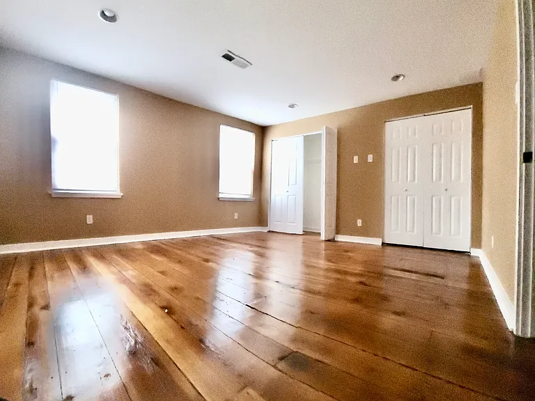 1619 E Berks St — Photo 8